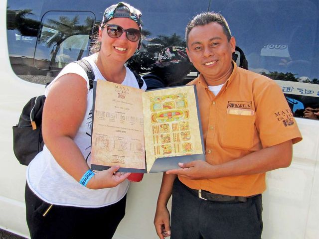 Calendario maya personalizado en papel amate, muestra 14