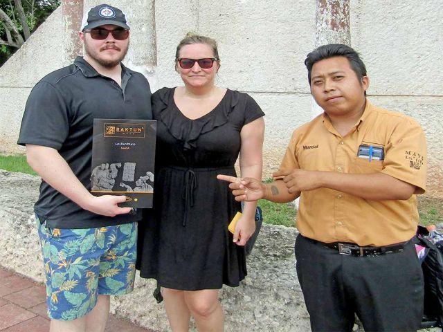 Calendario maya personalizado en papel amate, muestra 24